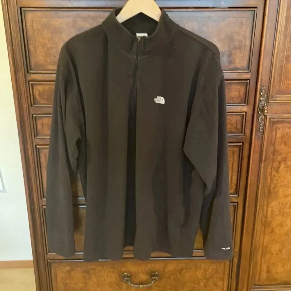 The North Face half zip men’s polar fleece